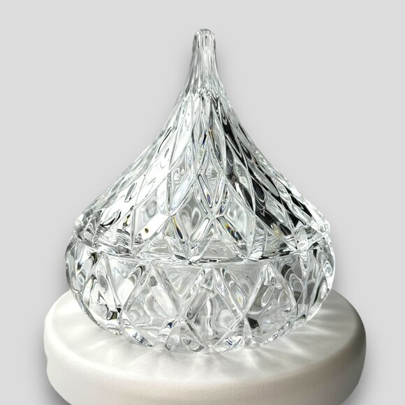 Vintage Crystal Kiss Shaped Candy Dish with Lid Mint Condition Elegant Retro - Picture 8 of 9